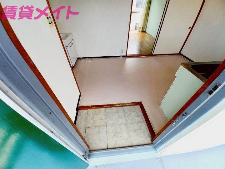 水谷アパートの玄関