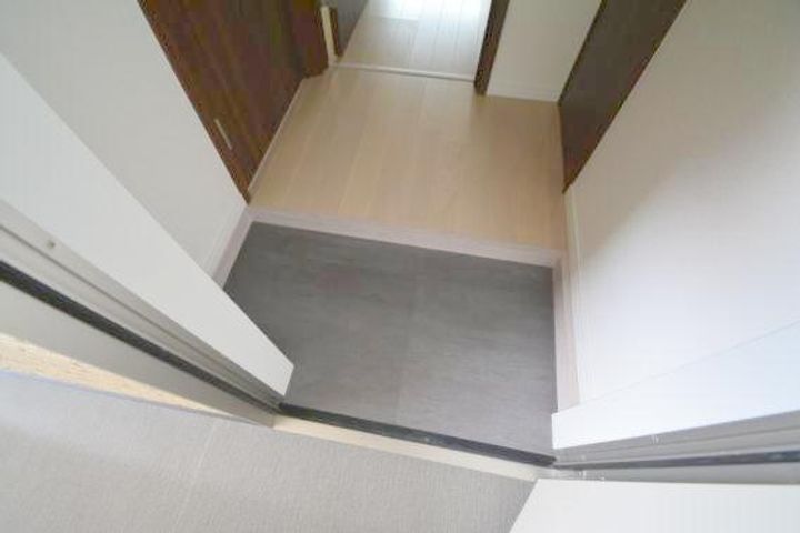 H-maison東花園の玄関