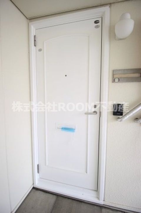 ポルトボヌール(PORTE-BONHEUR)の玄関