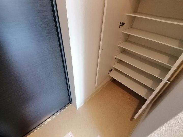 レジディア仙台原ノ町の玄関