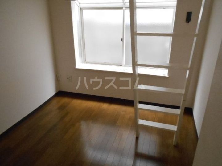 ネオステーションプラザ白楽の居間