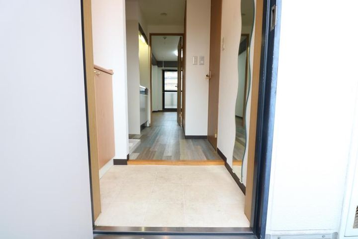 埼玉県川口市幸町2(マンション)の賃貸物件の玄関