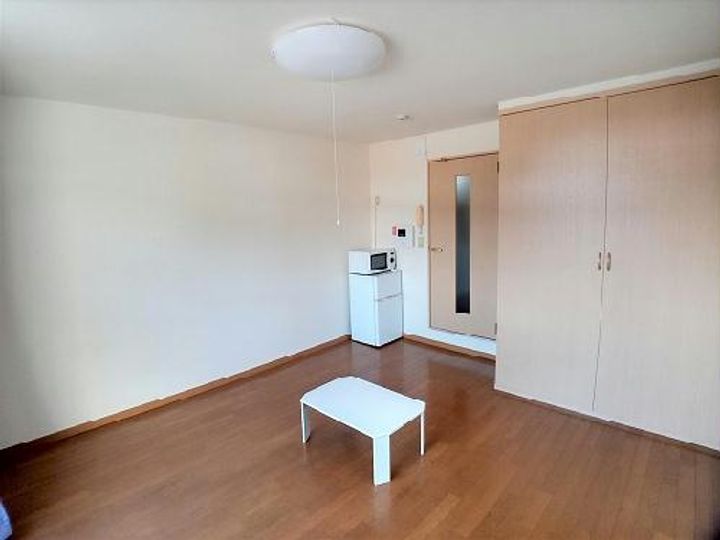 レオパレスMITAの居間