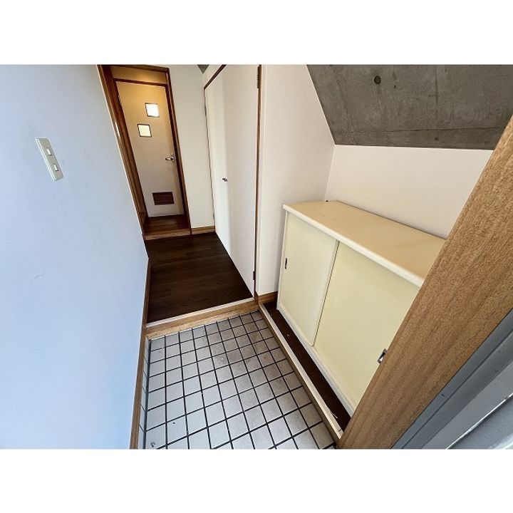五本木アパートメンツの玄関