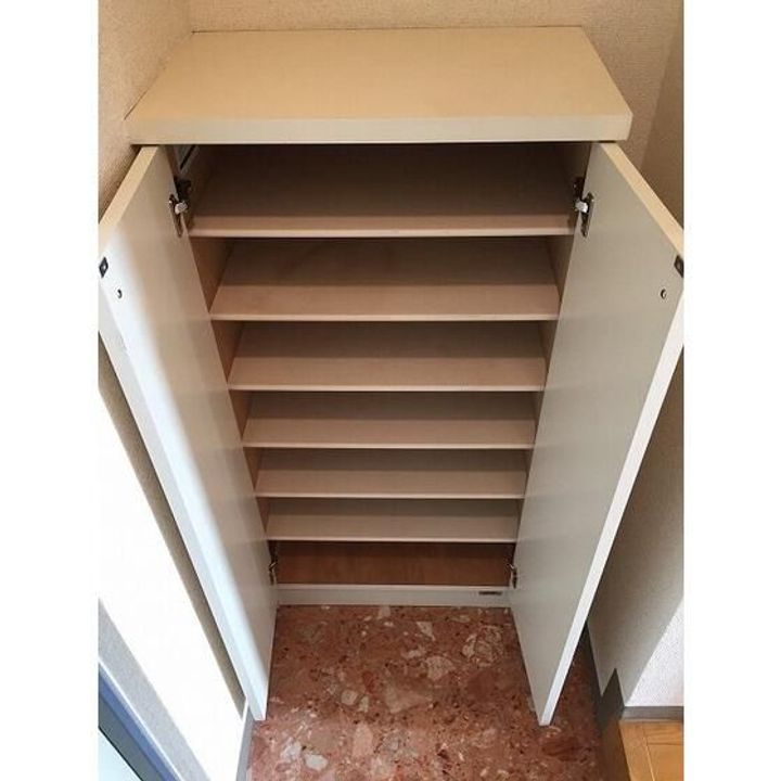 千葉県千葉市中央区問屋町の賃貸マンションの玄関
