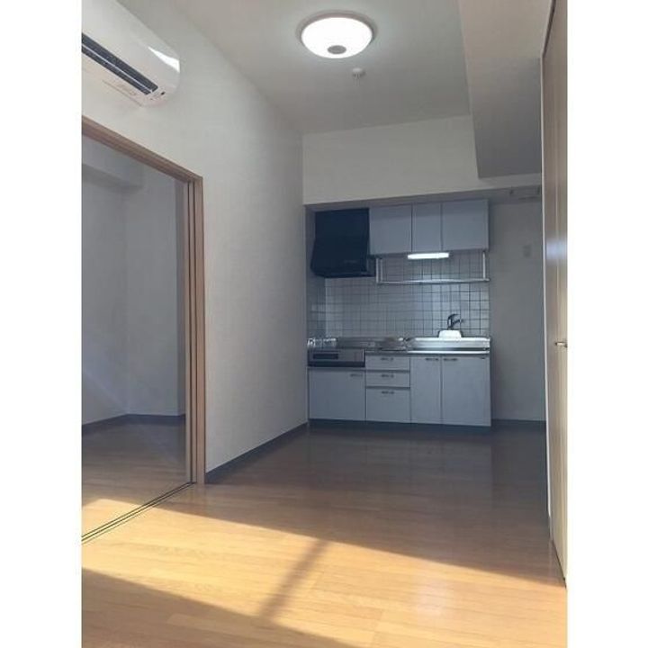 千葉県千葉市中央区問屋町の賃貸マンションの居間