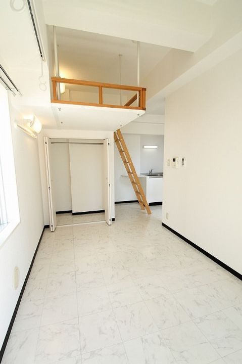 ファンタジービルの居間