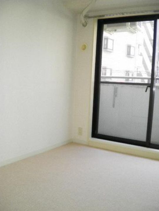 神奈川県横浜市鶴見区鶴見中央5(マンション)の賃貸物件の居間