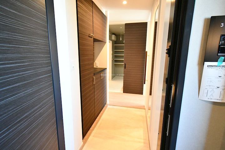 埼玉県草加市金明町(マンション)の賃貸物件の玄関