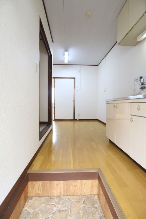 岡山県倉敷市松島の賃貸アパートの玄関