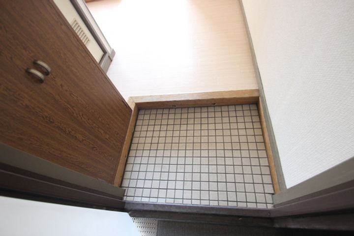 DICEbldg.中広町の玄関