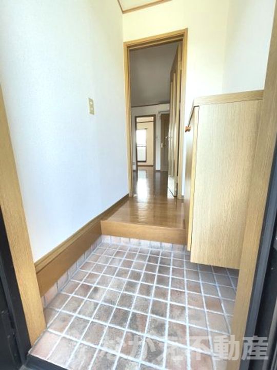 徳島県小松島市金磯町(アパート)の賃貸物件の玄関