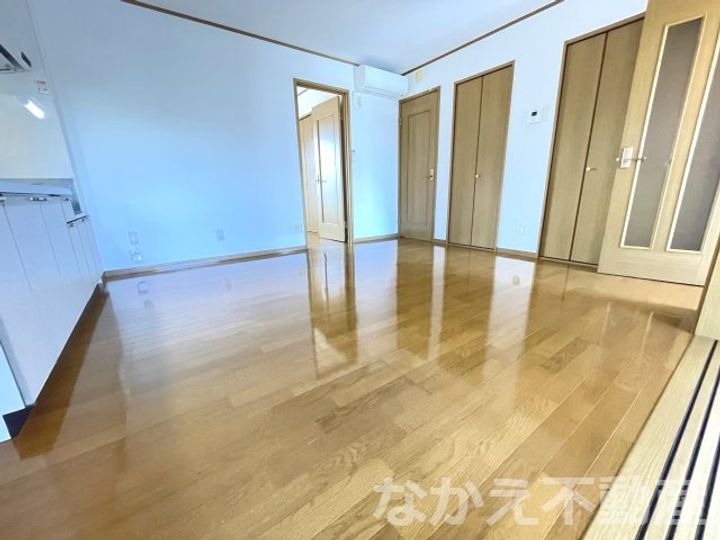 徳島県小松島市金磯町(アパート)の賃貸物件の居間