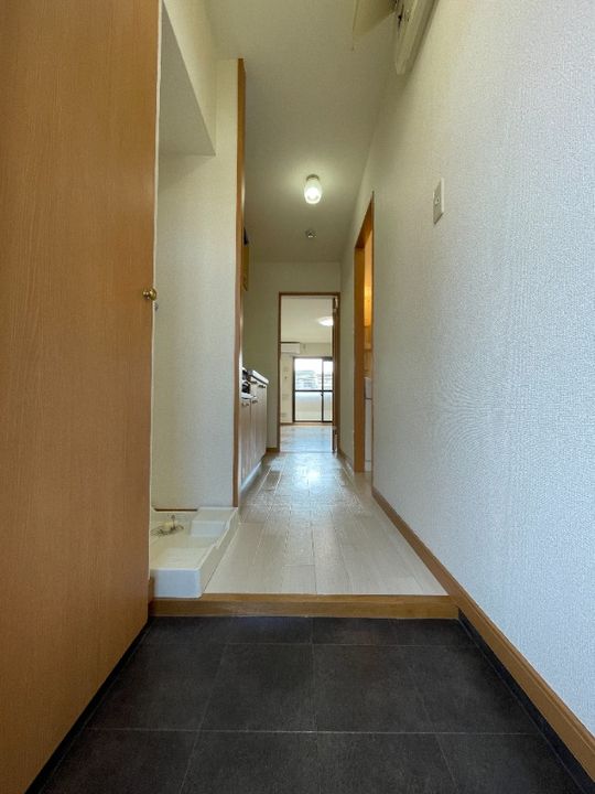 岡山県倉敷市昭和2(マンション)の賃貸物件の玄関