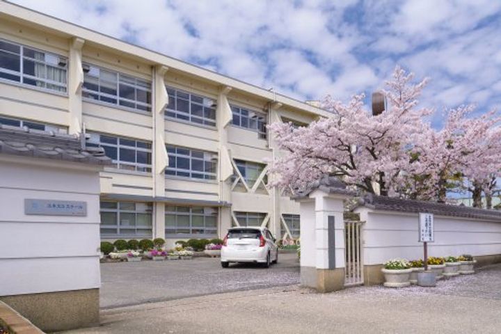 エステートピアドミールの周辺