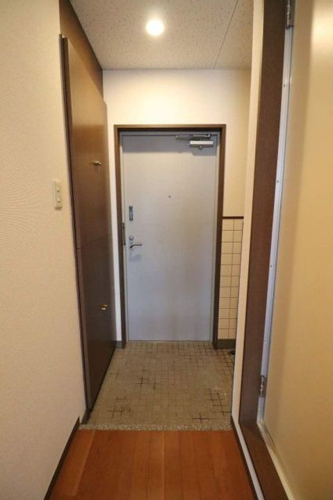 ソレイユ本郷アネックスの玄関