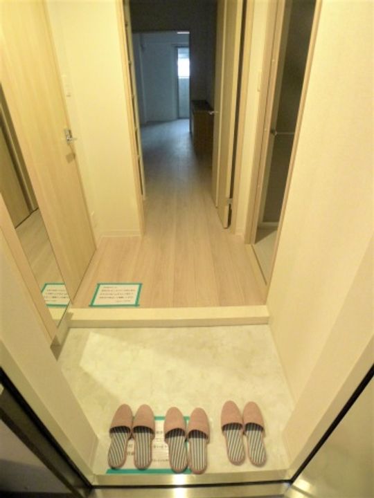 アヴェニール久米川の玄関