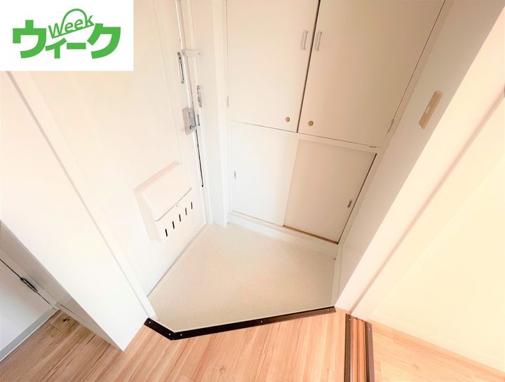 ビレッジハウス上原1号棟の玄関