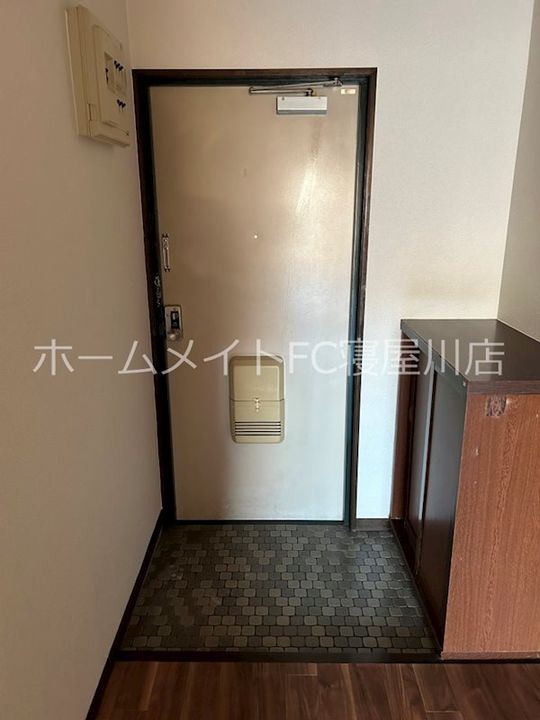 グロースハイツ忍ケ丘Iの玄関