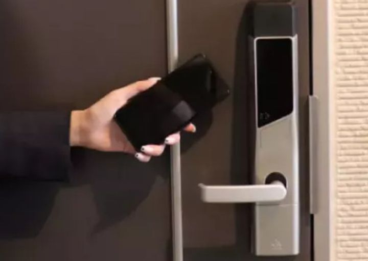 レオパレスコスモスIIの玄関