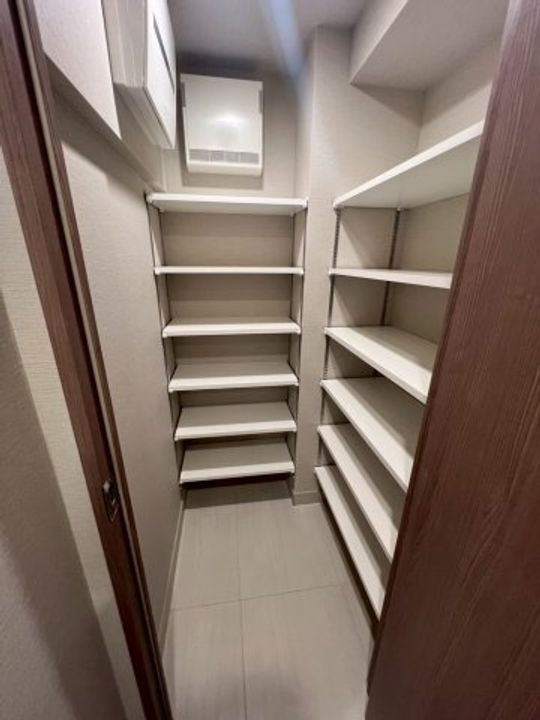 東京都世田谷区給田3(マンション)の賃貸物件の玄関