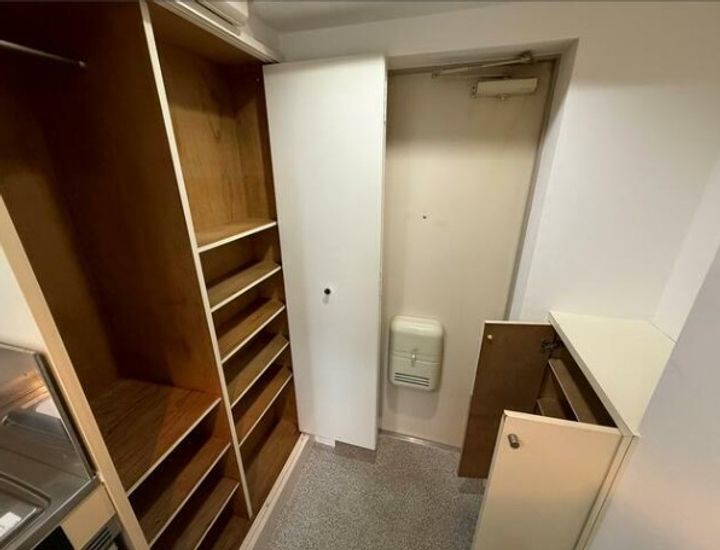 ホーユウコンフォルト岸谷の玄関