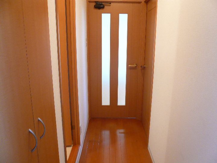 マルーム武者IIの玄関