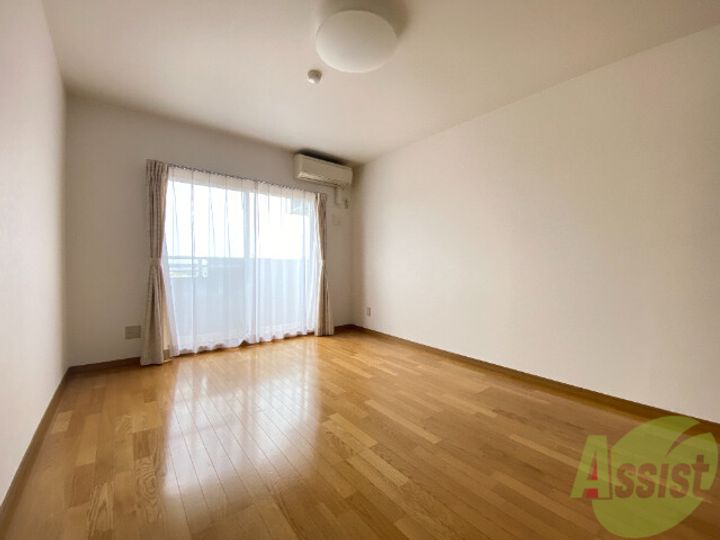 ヴァンヴェール柴崎の居間