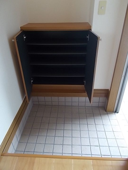 クローバーズヒル田上台の玄関