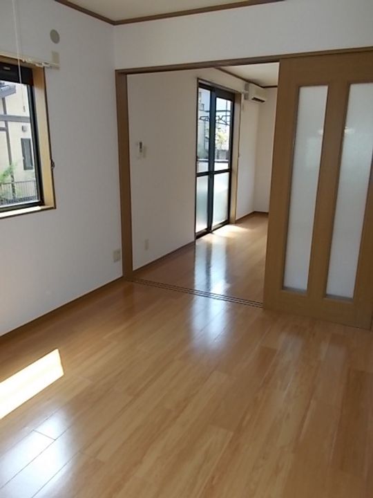 クローバーズヒル田上台の居間