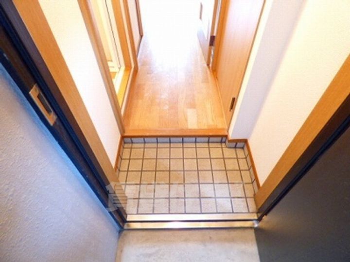 エステートモア平尾パージュの玄関