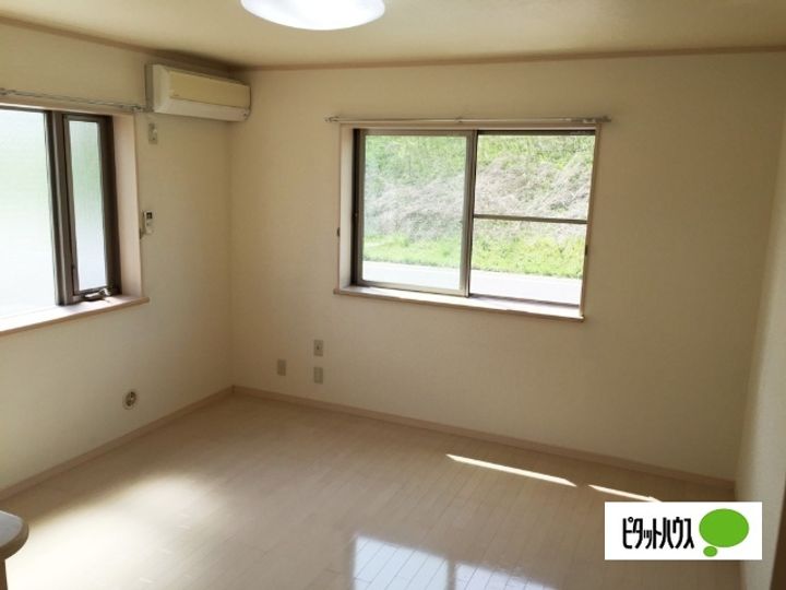 リアン・ラジュールのその他画像