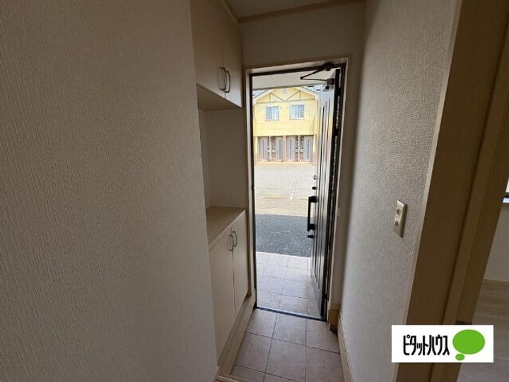 リアン・ラジュールの玄関