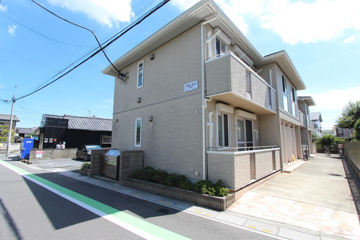 プラージュの外観