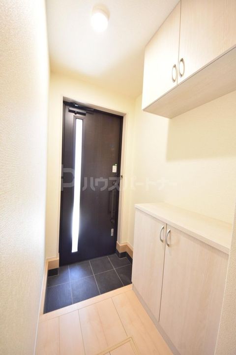 リーブルファイン三郷新和III 1号棟の玄関