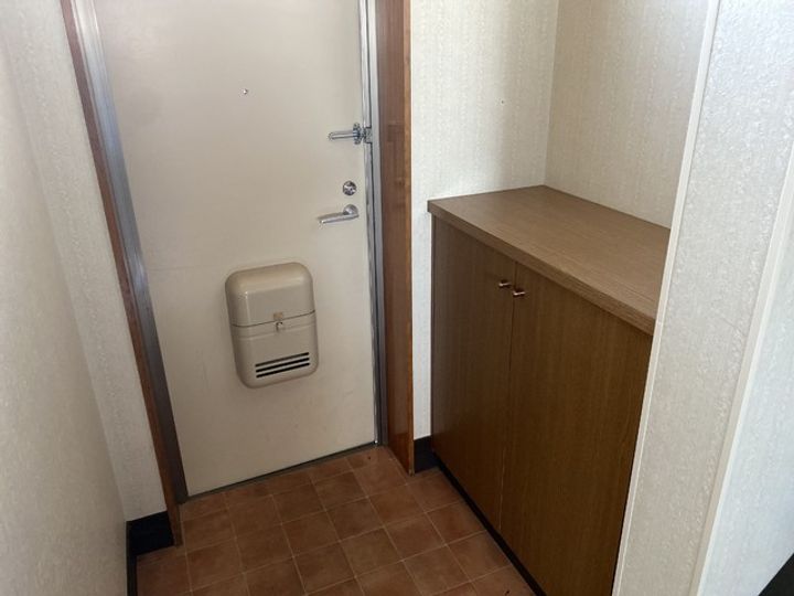 中央ハイツの玄関