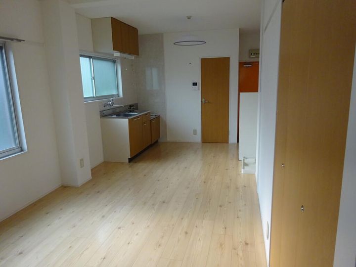 グランデ桜妃IIの居間