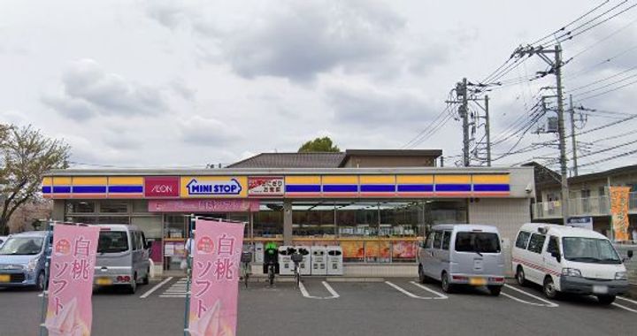 メイ・ガーデンIIの周辺