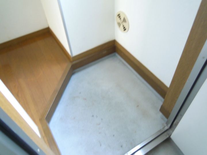 司ハイツの玄関