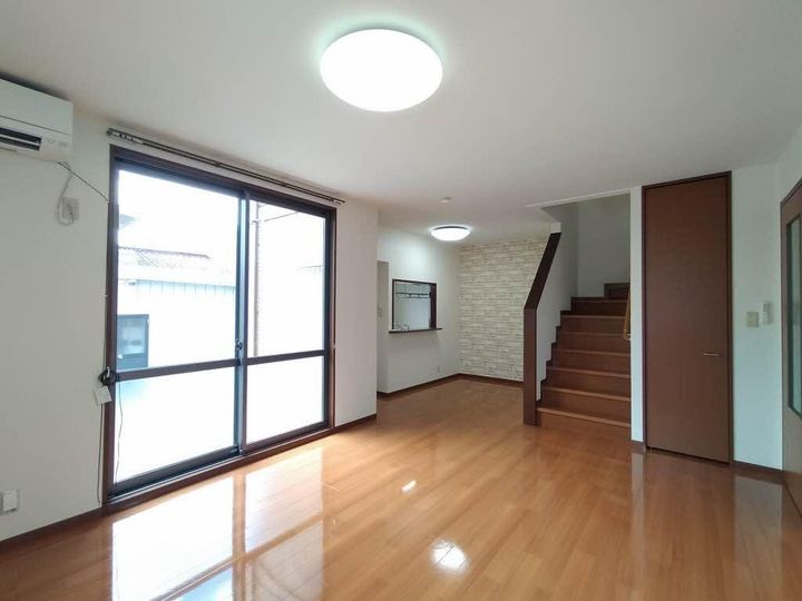 サンメゾン II Dの居間