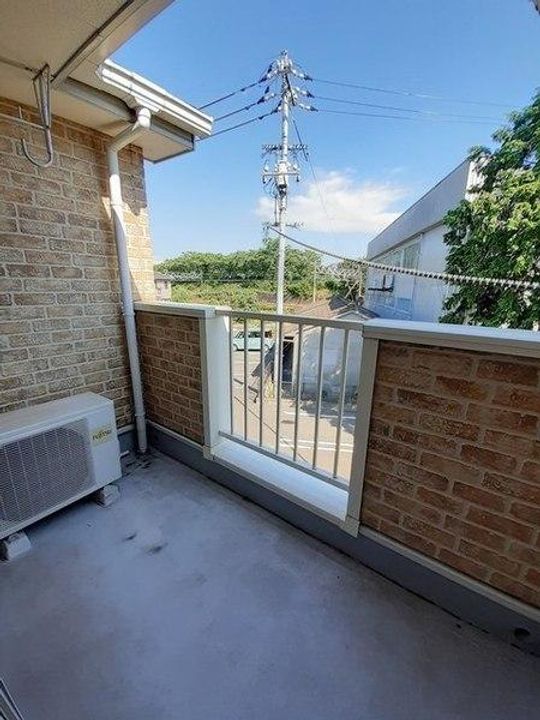 サン ナリィシュの内装