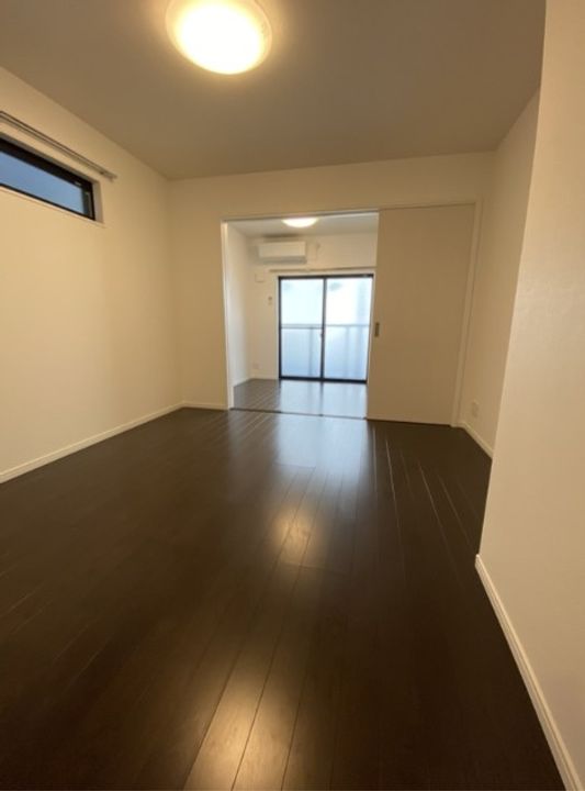 フォレスト飯山満の居間