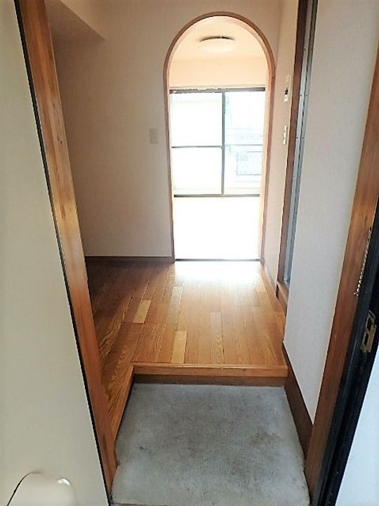 神尾ハイツの玄関