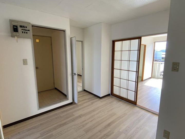ロイヤル宝 B棟の居間