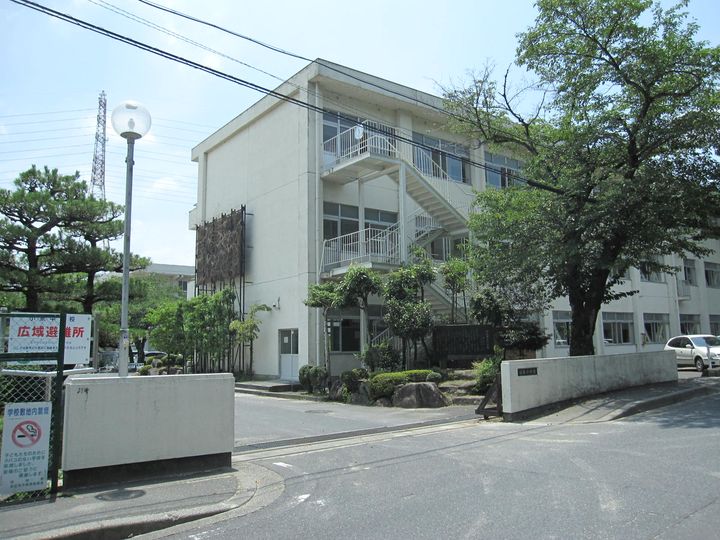ロイヤル宝 B棟の周辺