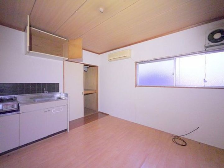 旭コーポの居間