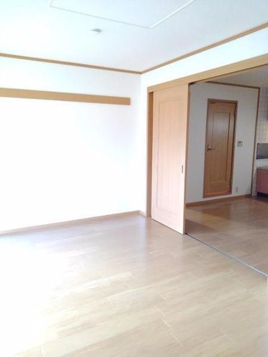 ヴェル ドミール Bの居間