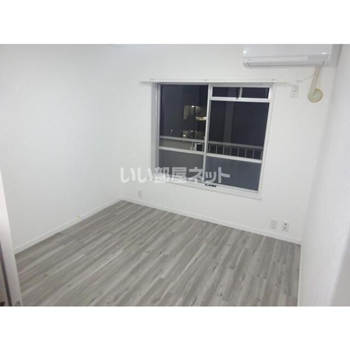 エステート河辺1号棟の居間