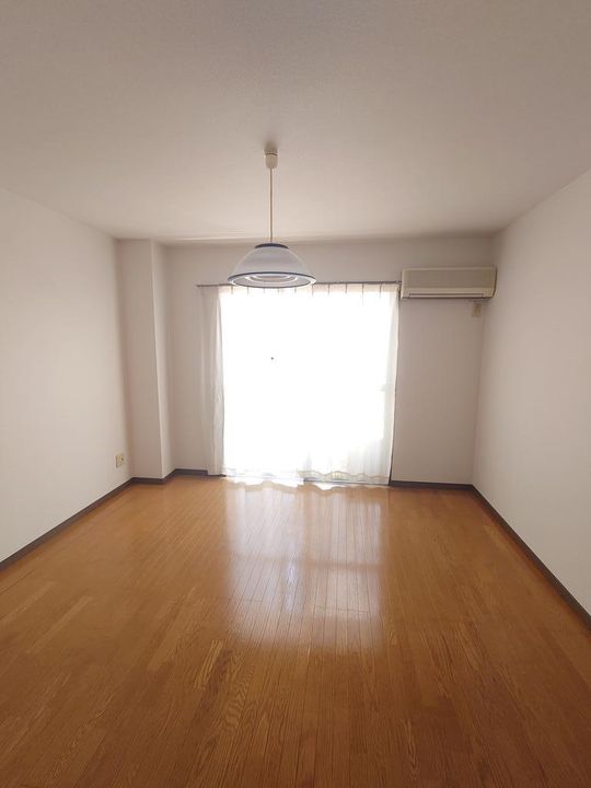 アンビシャスの居間