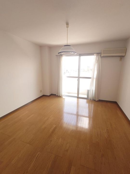 アンビシャスの居間